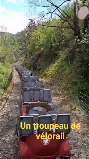 un défilé de vélorail dans les étroits de la vallée du Doux en Ardèche. #insolite