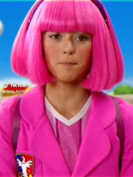 Будущее наступает очень быстро, но то что ждёт впереди будет прекрасным, я знаю! #хлояланг #chloelang #стефани #stephanie #лентяевоностальгия #лентяево #lazytown #recomendation #rec #intop