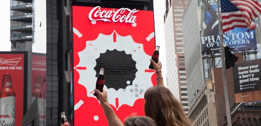 Coca Cola Debuts the World’s First 3-D Robotic Sign in Times Square