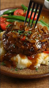 Smothered Hamburger Steak Magic Ingredients: 1 pound ground beef 1/2 cup breadcrumbs 1/4 cup milk 1 large egg ...... Full Recipe in Coʍmеոτ 💬 | Food and drink