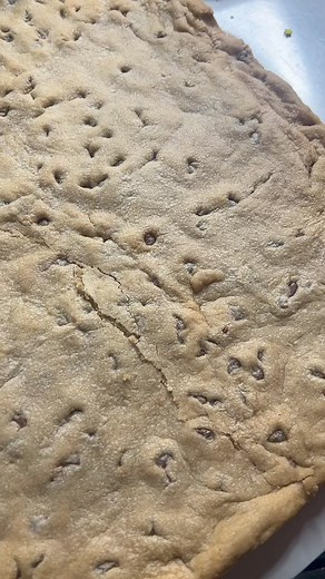 107K views · 474 reactions | Summer pool GLOW party✨⭐️勺朗囹 #cookiecake #fyp #shugslaurel #cakedecorating #Foodie #roadto100k #cooking #cookiedecorating | Shug's Cookie Dough & Candy Bar | Facebook