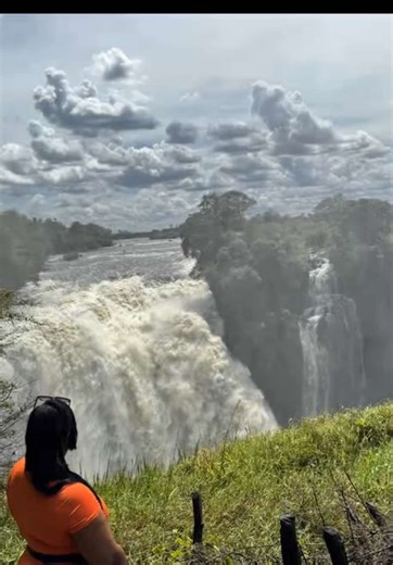 Vic Falls left me speechless 🌍💦 The views,the scenery and the beauty… it is truly one of nature’s finest wonders! A must-see in Zim 🇿🇼✨ #VicFalls #Zimbabwe #NatureVibes #ZimTiktok #TravelGoals #Zim2025 #FYP #ScenicViews #WaterfallWonder #ExploreAfrica