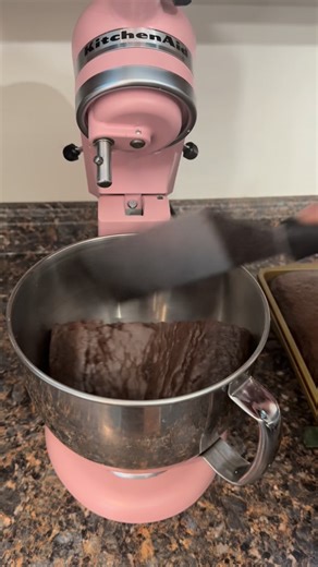 cake by kaity on Instagram: "the steam helps bind the dough together without it becoming too sweet or oily . . #baker #tutorial #voiceover"