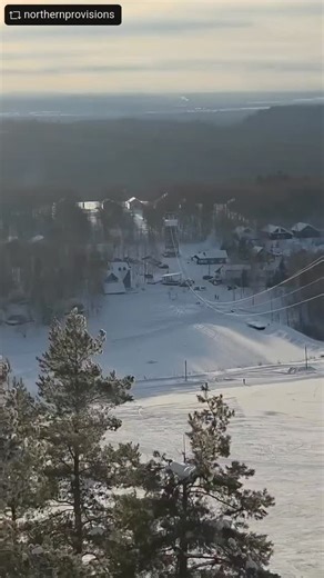 📸: Russian Robinson R44 helicopter with the Tattranskom Transportation Company carrying its founder Ilyas Gimadutdinov, as well as its owner, Elmir Konyakov crashed in the Perm Region. The helicopter crashed in a ski resort and was reportedly an unauthorized flight. The two individuals died. w @download_repost_pro | Linejunk