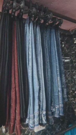 Authentage on Instagram: "Bell bottoms are esenciales 🫶"