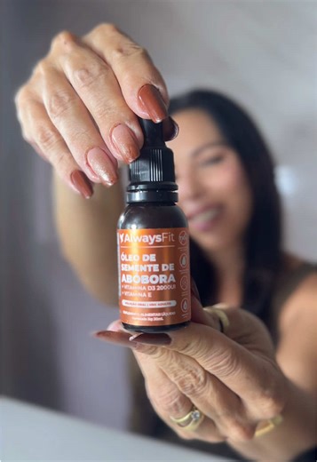 ✨ Óleo de Abóbora em gotas Auxilia na saúde hormonal, pele, cabelo e bem-estar 🌿 Fácil de tomar e com ótimo custo-benefício 🧡 @Always Fit Suplementos
