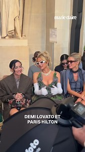 Ça parle bijoux sur le front row du défilé Vivienne Westwood #fashionweek #pfw #vivienne_westwood #demilovato #parishilton #frontrow | Marie Claire France