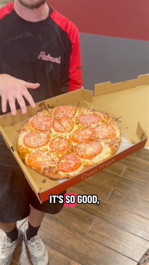 One of our most underrated menu items is finally getting the spotlight — our White Pizza with Fresh Tomatoes 🤍🍕 Made with our house-made garlic sauce, painted all the way to the crust, topped with Romano cheese, and finished with fresh tomatoes for the perfect bite. The crust glistens, the flavor hits, and once you try it… you’ll understand why it’s one of our favorites 😮‍💨🔥 Come grab one today! 📍 2001 Lincoln Way, White Oak, PA 💻 Order online at PalmersPizza.com #PalmersPizza #WhitePizza