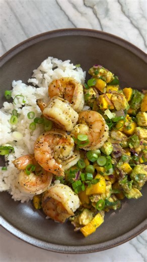 🌞 Looking for a vibrant, flavor-packed dinner that comes together fast? Try these Easy 30‑Minute Shrimp Rice Bowls with Mango Salsa from Easy Eats Dietitian! Juicy shrimp, tangy mango salsa, crisp veggies, and perfectly seasoned rice — a meal that’s as beautiful as it is delicious. 👉 Get the full recipe & instructions here: https://easyeatsdietitian.com/easy-30-minute-shrimp-rice-bowls-recipe-with-mango-salsa/ | Easy Eats Dietitian