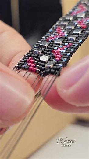 Beadwork for Beginners: Watch This Perfect Loom Row Come to Life