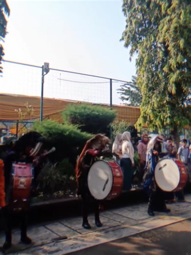 Aksi Marching Band Terbaik dengan Bass Drum