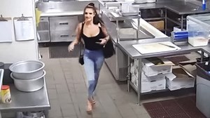 355K views · 6.4K reactions | 35 Momentos Impresionantes Capturados por las Cámaras de Videovigilancia | SSSniperWolf Review | Facebook