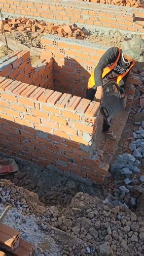 The Secret to a Perfect Brick Wall 🧱🏗️ #bricklaying #constructionlife #artisan #buildingmaterials