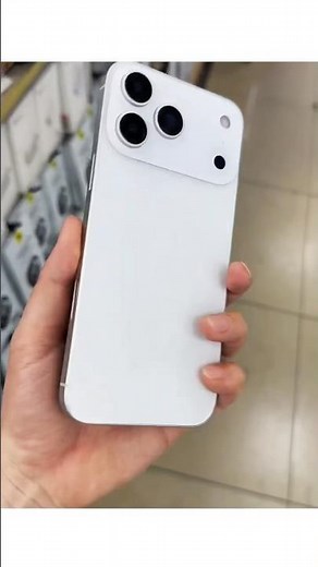 iPhone 17 Pro Max White Color – First Look & Hands-On Review
