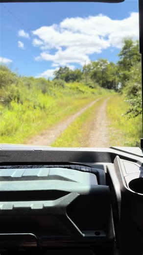 Kensley | Girl mom x 2 (@kensley_graces)’s videos with Huntin' Land (feat. Riley Green) - Dustin Lynch