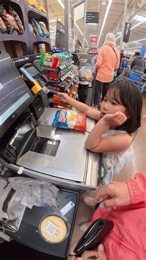 #shopping Chloe Scanned, Paid, and Finished the Self Checkout with Confidence.