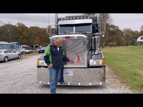 Beautiful Peterbilt 377 Full Walk-Around!