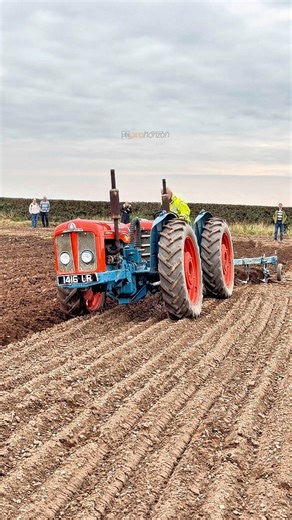 Here is a Doe Triple D tractor ploughing on a demo plant the Southwell ploughing match | Pro Horizon Farming Content