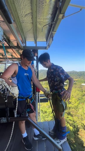 Backwards or forwards? 🤨 #bungyjumping #bungeejumping #adrenaline #cairns #extremesport #fypシ | Skypark Cairns by AJ Hackett