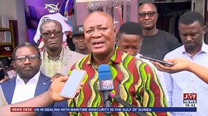 18 reactions | KMA Demolishing Exercise: Traders occupying a weak building at CBD asked to vacate for demolition. #NhyiraUpdates #NhyiraFm | Nhyira 104.5 FM | Facebook