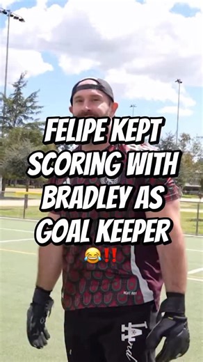 Felipito 🇲🇽 on Instagram: "Bodybuilder Vs soccer player🇲🇽 #gymlife #mexicanmemes #mexicanproblems #soccerplayer #bodybuilding"