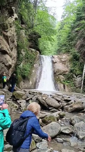 Casoca- vízesés, vagy Pruncea-vízesés Buzăui- hegységben, a Siriu- gáttól néhány km.re található.