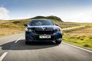 2024 BMW i5 eDrive40 (G60) Goes Classy with Tanzanite Blue