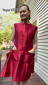 When a zipper is just TOO easy, design an elaborate two-sided apron closure instead! Thanks, Chanel. 😂 This is tongue in cheek of course because I love quirky details like this. Pattern: Vogue #V2083 (a Chanel runway knock-off, see a past post for the original pic) Fabric: Poly dupioni #sewing #voguepatterns #vogueV2083 #voguepatterns #sewinglove #sewingpattern #sewingaddict #sewingpatterns #sewistofinstagram #sewist #sewistsofinstagram #sewistsofig #sewersofinstagram #sewersgonnasew #sewersoft