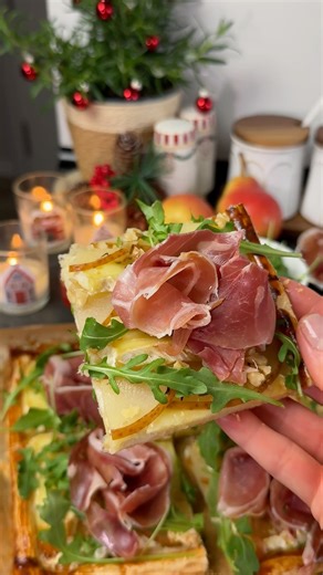 Brie & Pear Puff Pastry 🥐🍐#puffpastry #briecheese #easyrecipe #foodinspo #homecooking #food