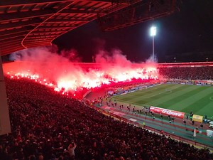 DELIJE ZAPALILE MARAKANU: Pogledajte spektakularnu bakljadu navijača Crvene zvezde na 166. večitom derbiju VIDEO