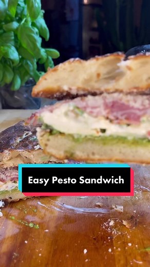New ! Easy Pesto Sandwich Ingrédients : For pesto : Basilic // BasilParmesan cheeseAil // GarlicHuile d’olive // Olive oilSel // SaltPoivre // Pepper And the rest :The French BaguetteJambon Italien // Italian HamParmesan cheese Tomates séchées // Sun-dried Tomatoes Burrata Cheese Roquette // Rocket #burrata #pesto #ham #pornfood #sandwich #food #recipe #reel #easyrecipes #delicious #cooking #facile
