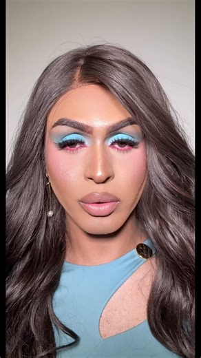 Maquiagem azul com rosa 🤍