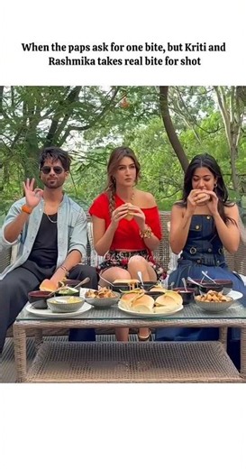 Kriti checking his vada pav like, "Wait.. did you even take a bite?" 😂🌭#kritisanon #rashmikamandanna