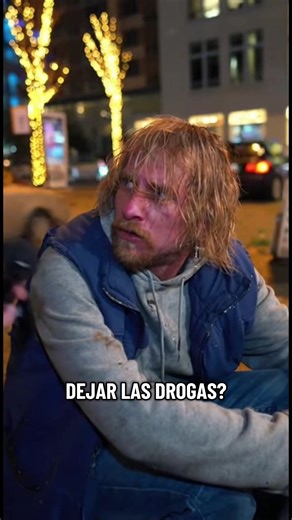 🔥 💬 EL ESFUERZO NO ADMITE EXCUSAS 💬 🔥 Este mensaje no es para todos. Hay locales con un corazón enorme ❤️ 🇺🇸, pero otros solo critican sin mover un dedo por su propia vida. 👀 🗣️ La verdad es simple: No tenemos ventaja, tenemos hambre de éxito 🍞 🔥. Hambre de cambiar nuestra historia y vencer la pobreza que nos obligó a emigrar. Llegamos con todo en contra: ❌ Sin idioma ni documentos ❌ Sin apoyo ni familia ❌ Sin estabilidad. Y aun así, aquí estamos: 🏃‍♀️ 💨 Doblando turnos, ❄️ Soportand