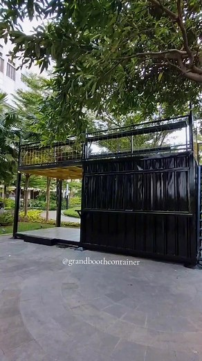 Cafe Container di Aeon Mall Tanjung Barat: Desain Estetik dan Modern