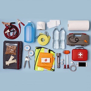 20K views · 24 reactions | Is your car ready for winter? A proper emergency kit is a must-have. Here's how to build one—and what to add to it during the cold-weather months. For more tips, check out our Extreme Weather Driving Guide: https://on.gei.co/3qGd7ao | GEICO | Facebook