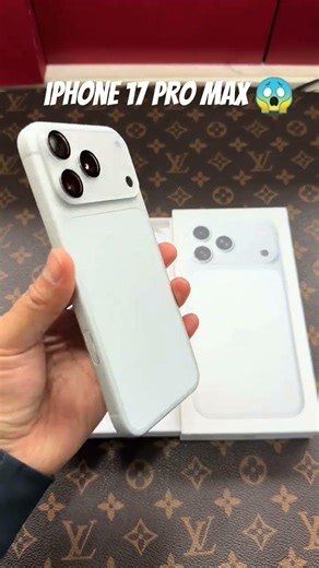 iPhone 17 Pro Max Silver Unboxing 🔥 First Look at Apple’s New Flagship!