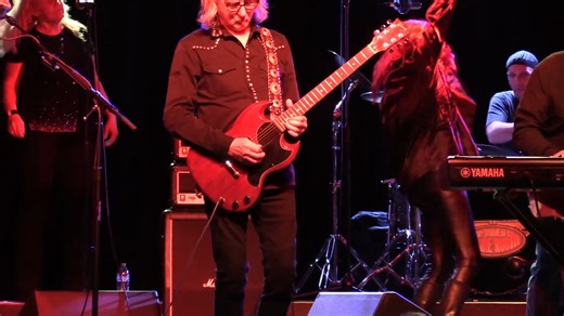 A "So You Ran" clip featuring Mary Beth on vocals. Watch for the sizzling Barry Goudreau guitar solo. A successful single from the Orion the Hunter album. Performed at the Blue Ocean Music Hall in Salisbury, MA. If you don't already, follow us at https://www.facebook.com/barrygoudreausengineroomofficial/ #orionthehunterband | Barry Goudreau's Engine Room