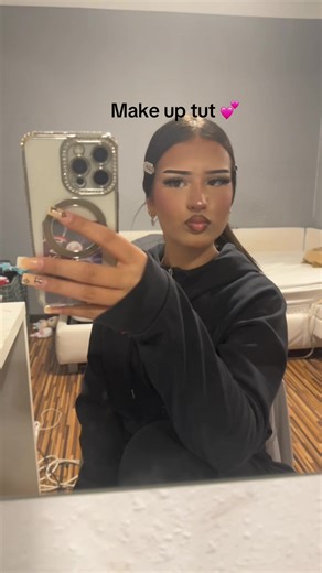 Catfish Makeup Tutorial: Full Face Transformation