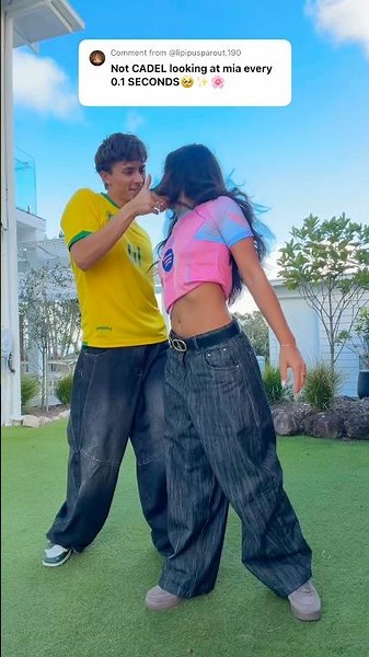 VIRAL FIFA WORLD CUP DANCE - DAI DAI SHAKIRA 🌎🏆 | Cadel and Mia #shorts #dance