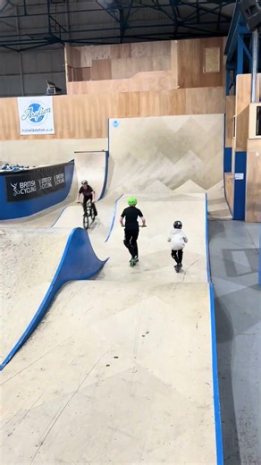 All about the synchronised scooting #scooting #synchronised #scooterkid #stuntscooter #scooter