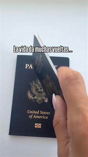 ᴅᴀɴɪᴇʟᴀ ᴍᴀʀɪɴ | 𝑭𝒊𝒕𝒏𝒆𝒔𝒔 𝑪𝒐𝒂𝒄𝒉 & 𝑷𝒆𝒓𝒔𝒐𝒏𝒂𝒍 𝑻𝒓𝒂𝒊𝒏𝒆𝒓 on Instagram: "La vida da muchas vueltas… cambié el “epa” por el “excuse me” pero no la esencia 💛✨ Gringozolana orgullosa. #veneyankee"