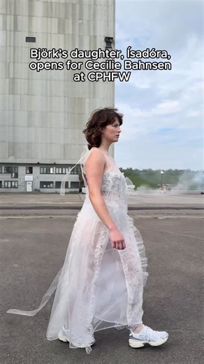 Hypebae on Instagram: "That’s Björk’s daughter, Ísadóra Bjarkardóttir Barney, opening for Cecilie Bahnsen’s 10th anniversary show at Copenhagen Fashion Week ✨ Video: Hypebae"