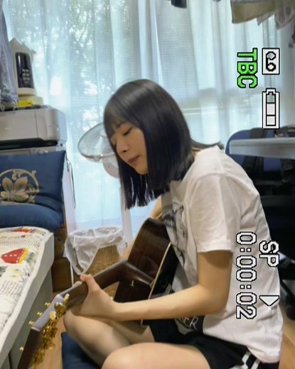 長い髪の弾き語り：身長より長い髪を特集した歌カバー