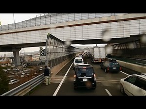 高速道路で立ち小便