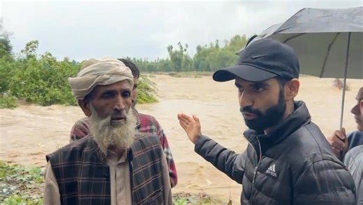 Aaqib mushtaq ganie AIP leader interacted with media about nallah bringi at Shiechan Flood in Nallah Bringee at peth schichen Dialgam Anantnag Peth schichen and Bon schichen at risk as Nallah is only 100metre away from the village, two big chinar trees have been Uprooted | Khidmat E Khalq