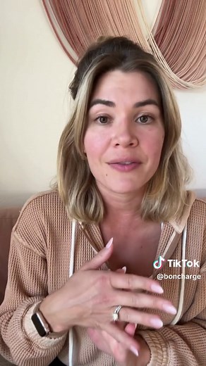 How often do you need to use a Red Light Face Mask to see results? Well that depends on your skin goals @coachkrystal uses it 2 -3 times a week for 10-15 minutes and has seen noticeable results such as: ✔️ Reduction in fine lines/wrinkles ✔️ Evening out skin tone Your goal determines your usage, but they key takeaway is it doesn’t take much to see noticeable improvement, which is what makes red light so incredible #boncharge #redlightfacemaskdiscountcode #ledfacemask #facial #antiageing