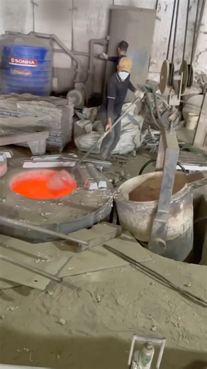 Pouring Aluminum into Molds – Secrets for a Perfect Finish #AluminumCasting #MetalPouring