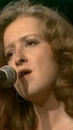 Bonnie Raitt Covers John Prine's “Angel From Montgomery” Live (1977)