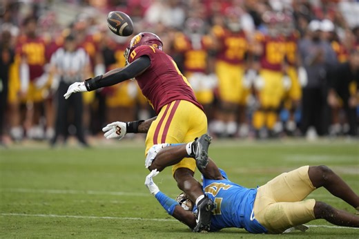 Can players advance a fumble in college football? Taking a closer look into the NCAA rule book